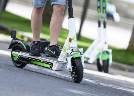  Januártól bírság jár Szegeden a szabálytalan rollerhasználatért