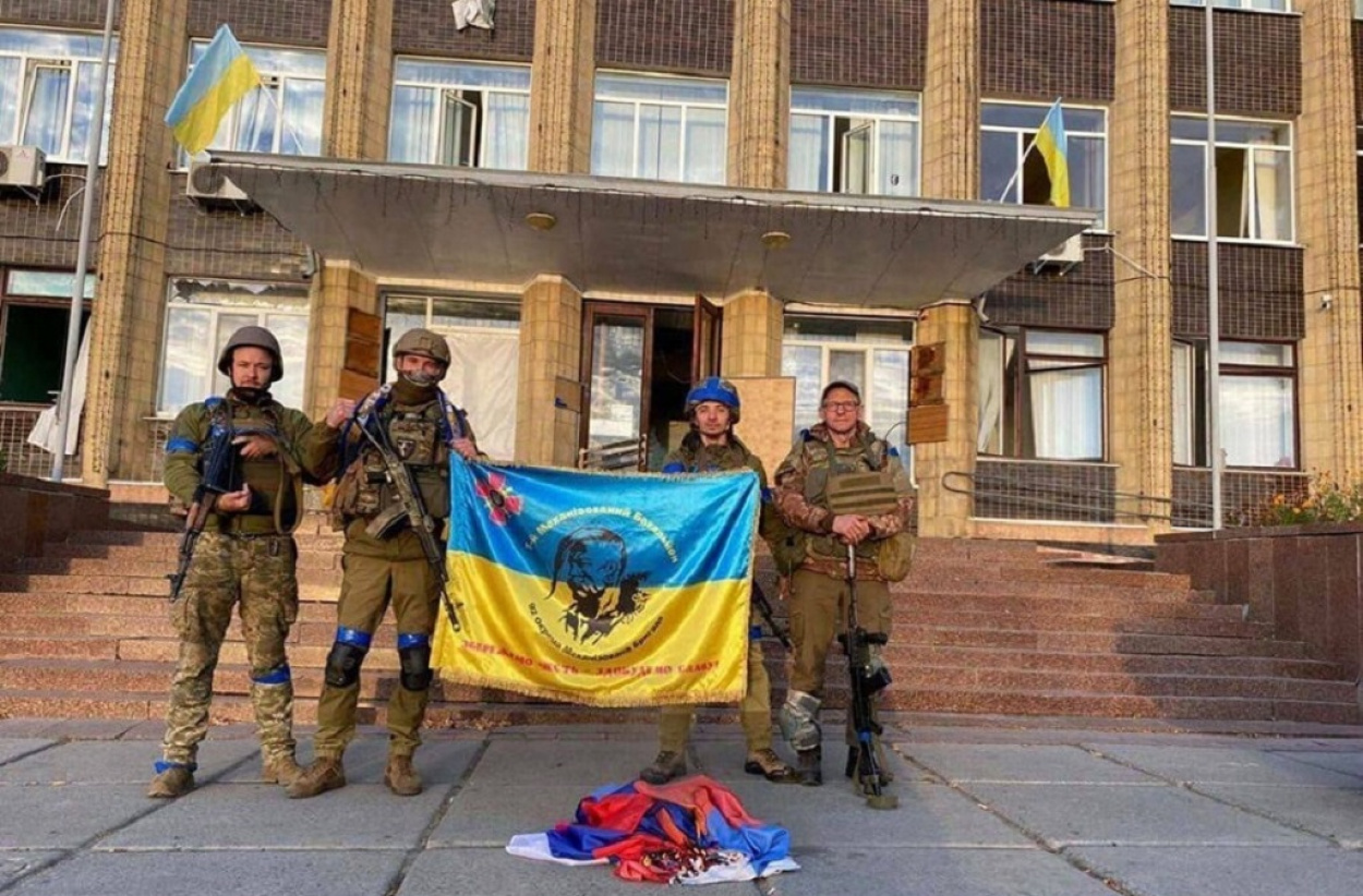 Feladták Izjumot az oroszok! Megvan Moszkva legnagyobb veresége az ukrajnai háborúban!