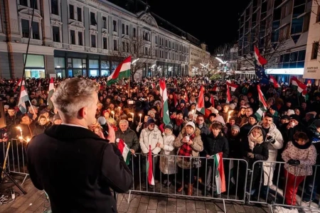  Leállították a Világgazdaság Magyar Péterről szóló szavazását, miután már jól állt a politikus