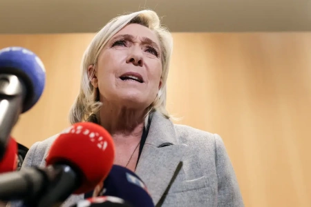  Börtönbüntetést és politikai eltiltást kér Marine Le Pen számára a párizsi ügyészség