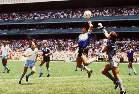  „Isten keze” elődöntőt, az isteni Diego meze 9,3 millió dollárt ért