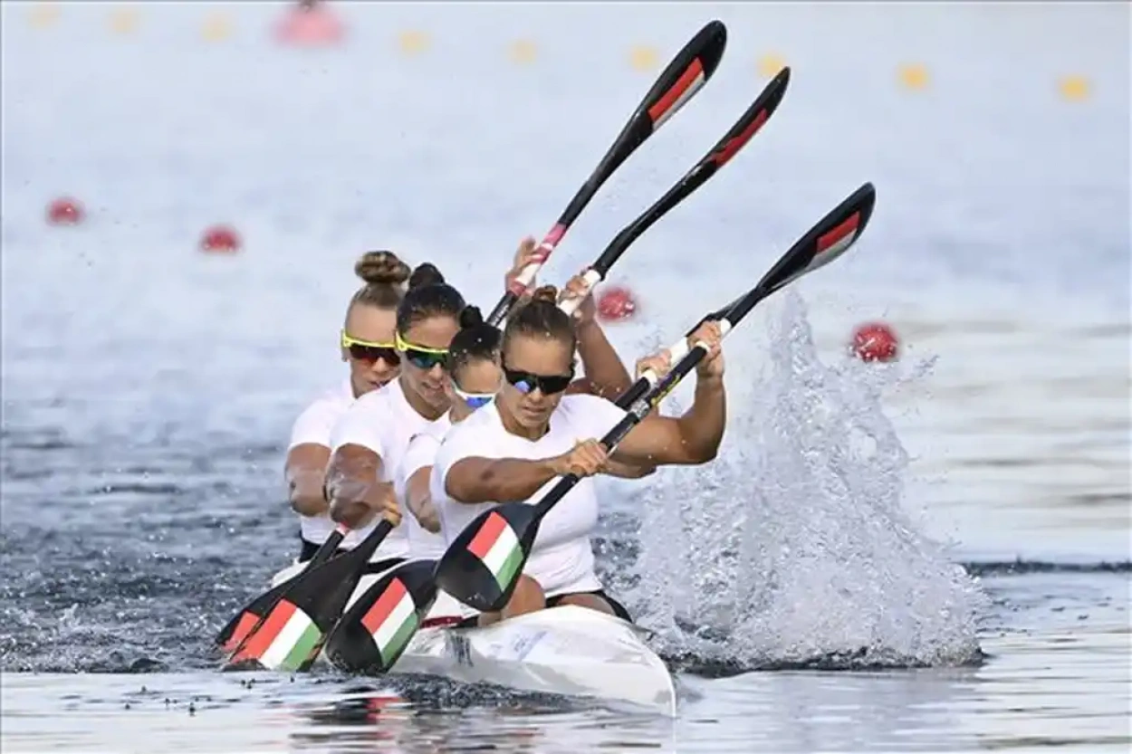 Döntőbe jutott a női kajak négyes a párizsi olimpián