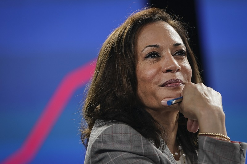 Rövidesen jön Kamala Harris életrajzi könyve magyarul!