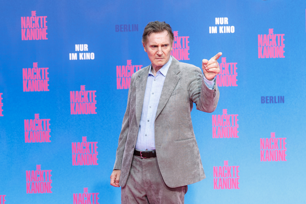 Liam Neeson magyarázkodik az oltáskritikus dokumentumfilmje miatt