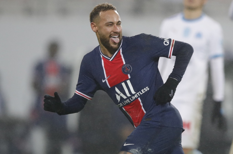 Neymar kénytelen lesz újabb évi 49 millió eurót keresni a PSG-nél