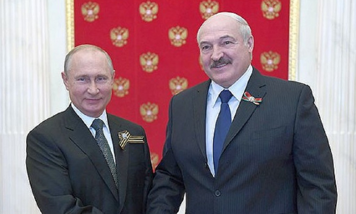 Putyin szerint minden jó irányba halad, Lukasenka rálicitált az orosz elnökre