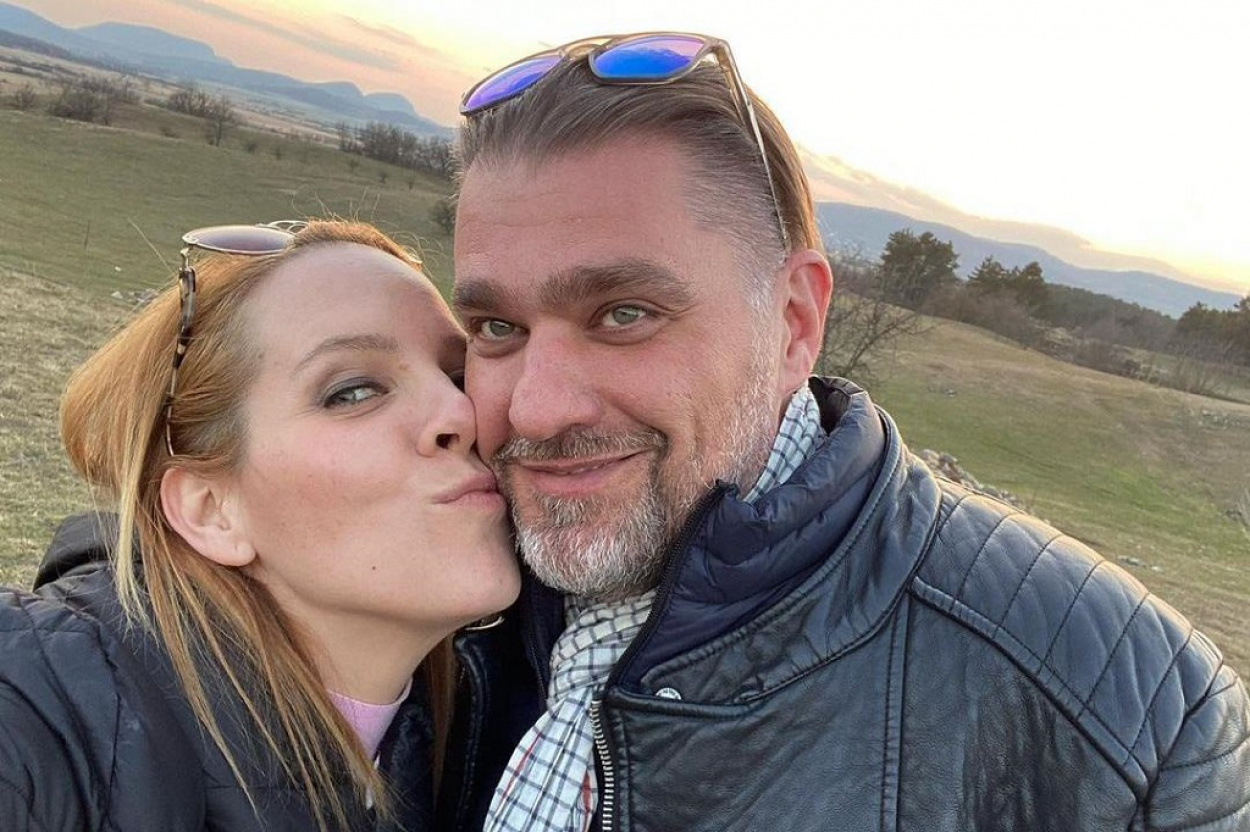 Amíg a húga válási botrányától hangos az ország, Tóth Vera titokban férjhez ment