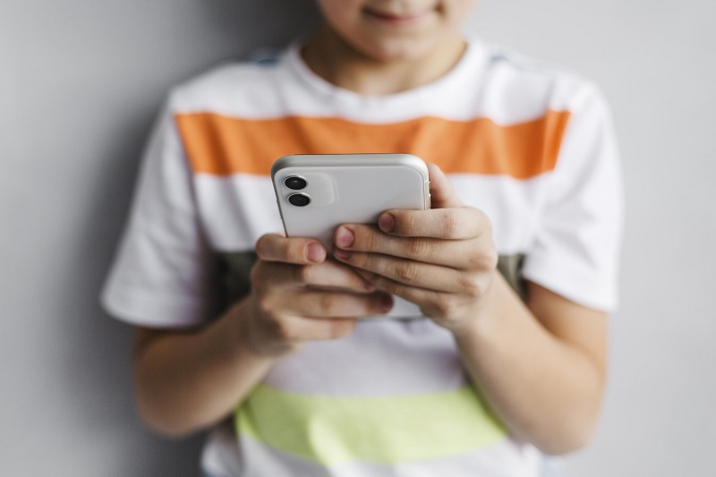 Megváltaztatja gyermekeinket, ha sokat mobiloznak