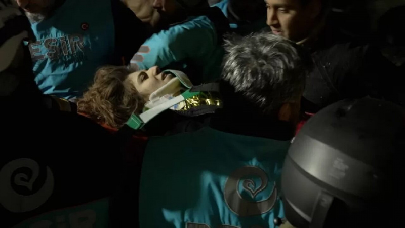 Földrengés: csoda segítette a török testvérpárt a túlélésben, akik anyjuk holtteste mellett feküdtek a romok alatt