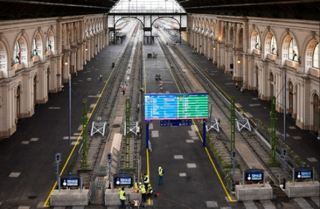  Teljesen leállt a Keleti!