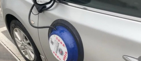  Kerékbilincs helyett nyomkövető! Nem menekülhet a szabálytalanul parkoló autós