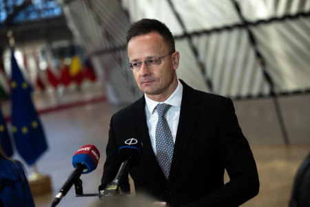  Nem engedték be a magyar katonai gépet, Szijjártó végül magángéppel repült Banja Lukába