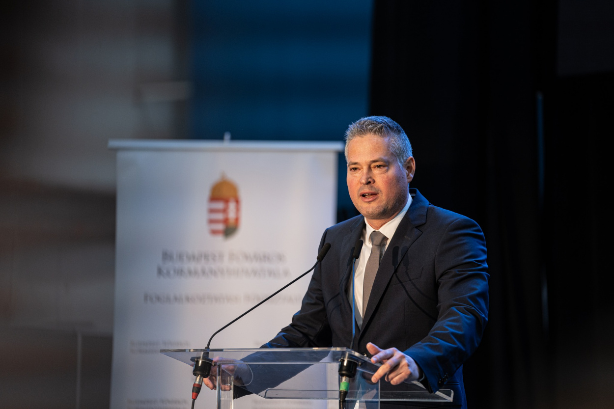 Sára Botondot is meghallgathatja a rendőrség a balatoni telekrendezés miatt