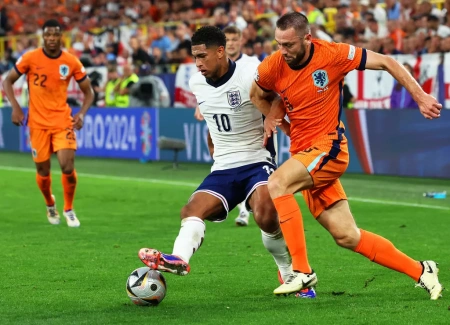  Anglia-Hollandia: Watkins döntőbe lőtte Angliát
