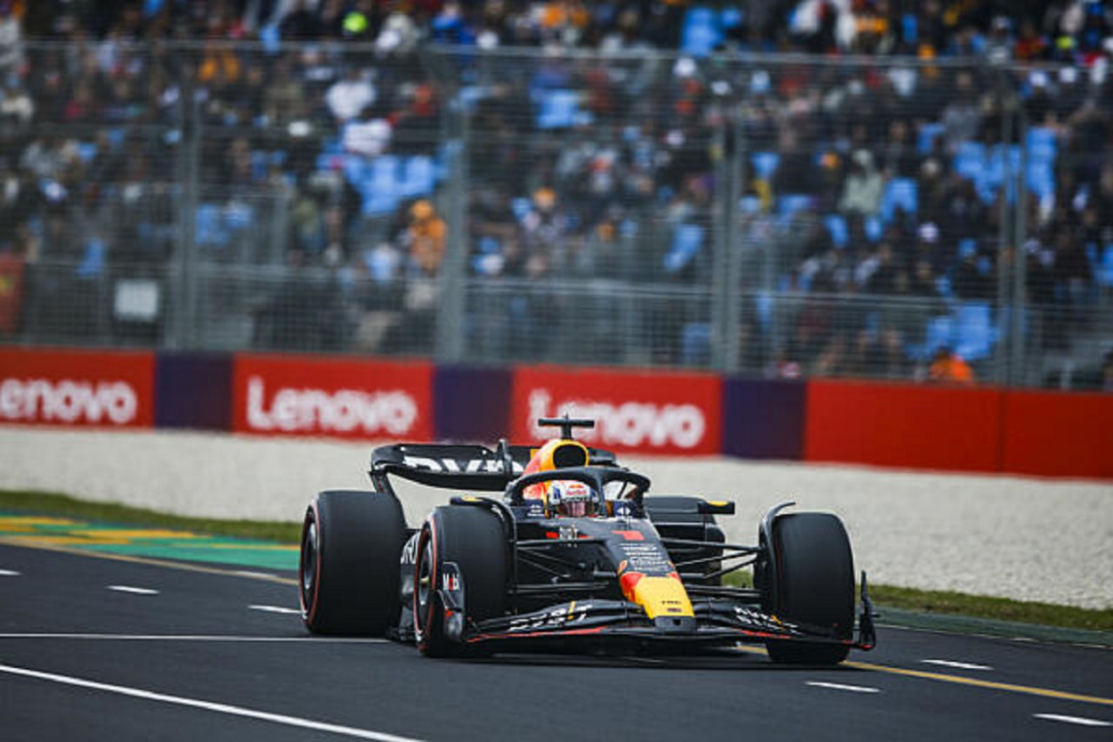 F1: Red Bull szendvicsben a mezőny, feltámadt a Mercedes