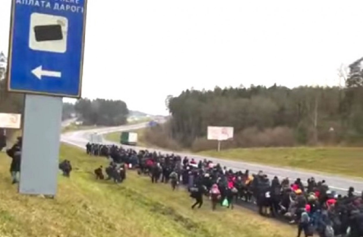 A fehéroroszok bosszúból Európára küldik a menekülteket