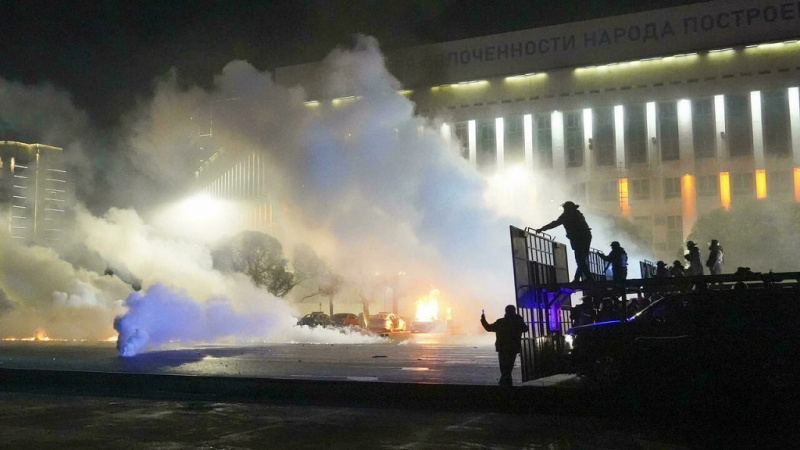 Kazah válság: sikerül-e Putyinnak a rendcsinálás a hátországban?