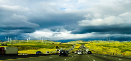  Ők merre mennek – előre vagy hátra? Egy amerikai állam betiltaná az elektromos autókat