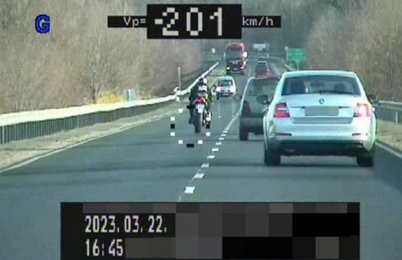 Megérte? 300 ezerre büntették az önmagát Valentino Rossival összekeverő hévízi motorost