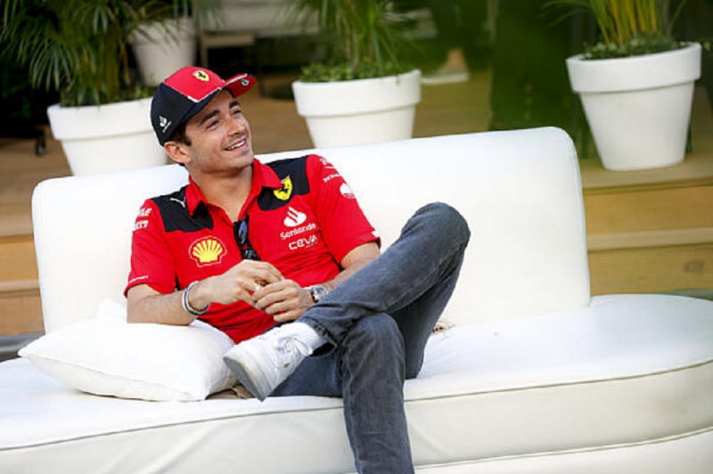 Hölgyeim, figyelem! Újra szingli a Forma-1 monacói sármőre, Charles Leclerc
