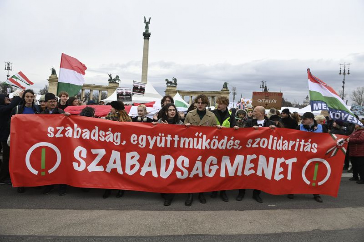 Március 15.: Az oktatás fejlesztéséért demonstráltak Budapesten