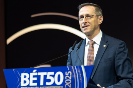  Magyar Péter: ,,Varga Mihály jegybankelnökként nem hajlandó behódolni Orbán Viktor maffiafőnöknek.”