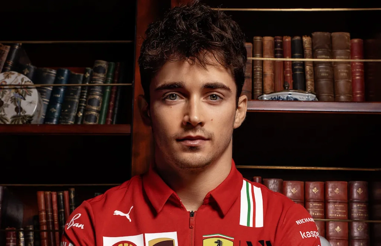 Koccanhatott Charles Leclerc a Ferrari Purosangue-jával Monte Carlóban