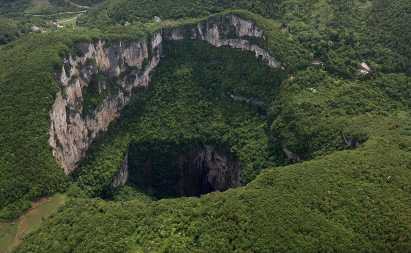 Xiaoxhai Tiankeng: a világ legmélyebb víznyelője