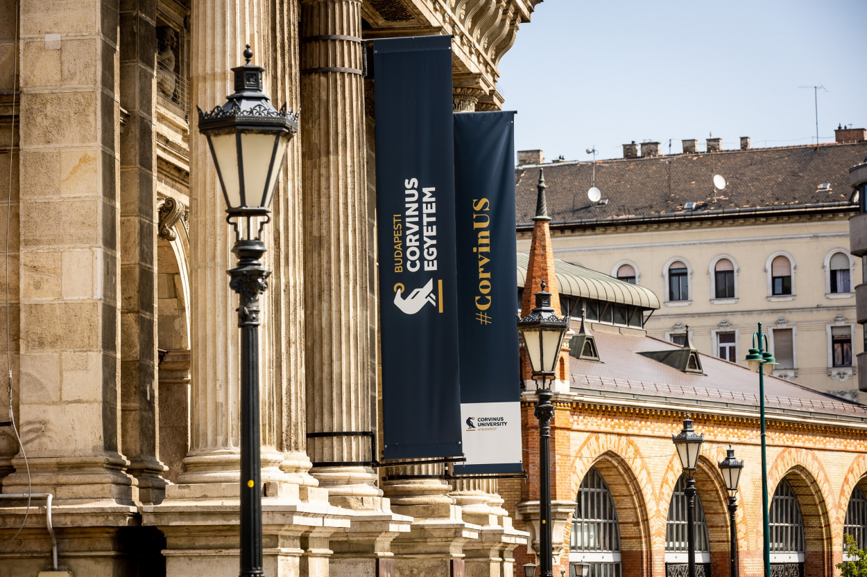 Átszervezik a nyelvoktatást a Corvinuson, több tanárt elbocsátottak