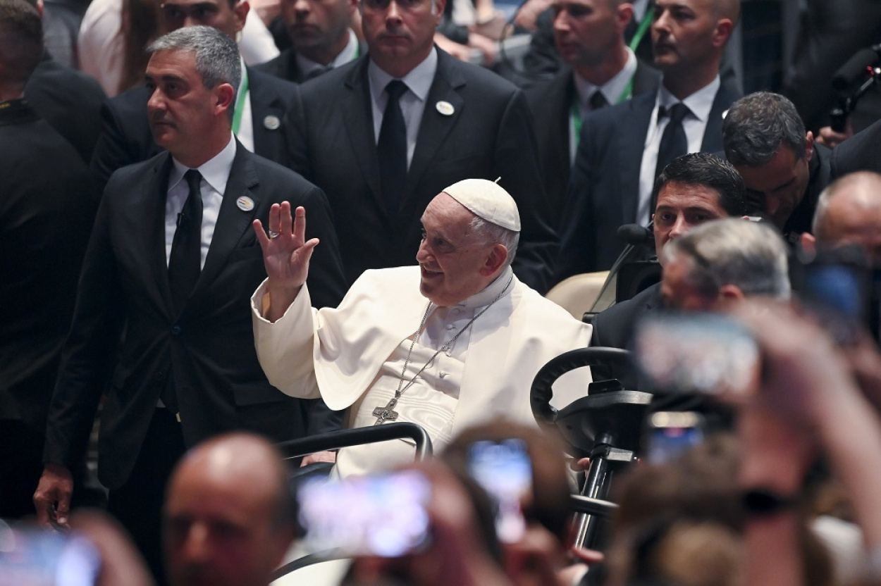 Pápalátogatás: szentmisét celebrál a Katolikus egyházfő a Kossuth téren, délután hazarepül Rómába