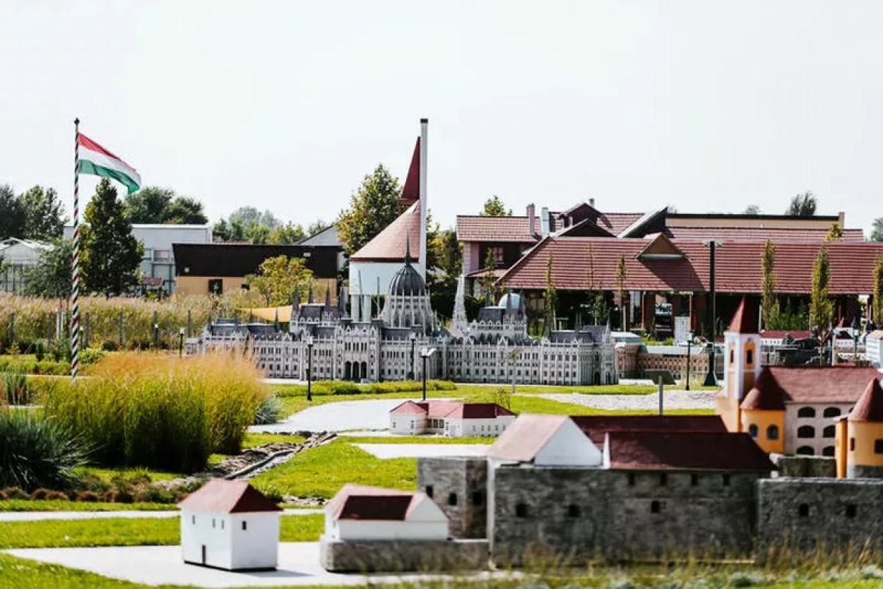 Jogerős ítéletet hoztak a mórahalmi makettpark ügyében