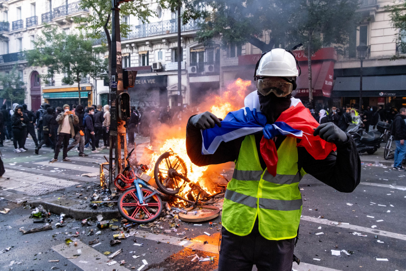 Kijárási tilalom jön a fosztogatások sújtotta francia városokban