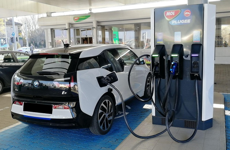 Újabb elektromos töltők autópályáknál