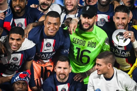  Neymar szerint nehéz Mbappéval egy csapatban játszani