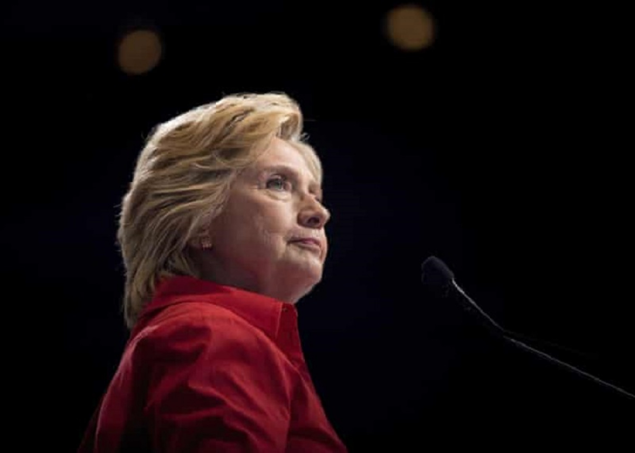 Hillary Clinton politikai thrillert ír