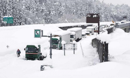  Japán a hó fogságába került