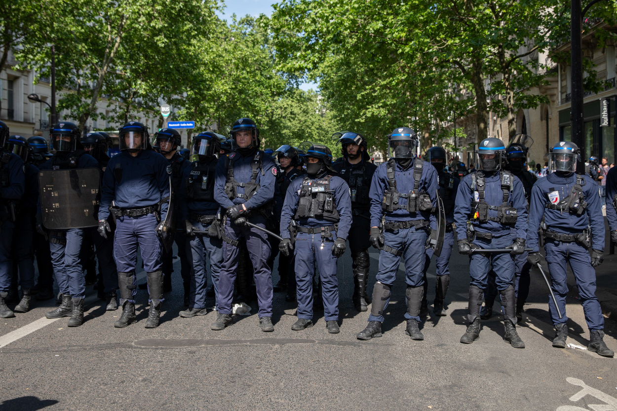 Városi gerillaakció bénította meg Limoges főútját – felfegyverzett csoport csapott össze a rendőrökkel