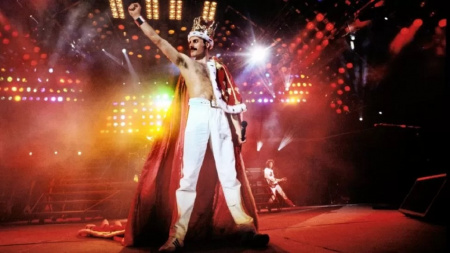  Ki akarod tenni a faladra Freddie Mercury kézírásával a We Are the Champions szövegét? Most megszerezheted!