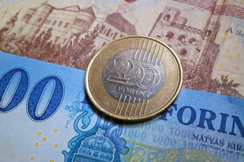Vegyesen alakult a forint árfolyama kedd reggelre