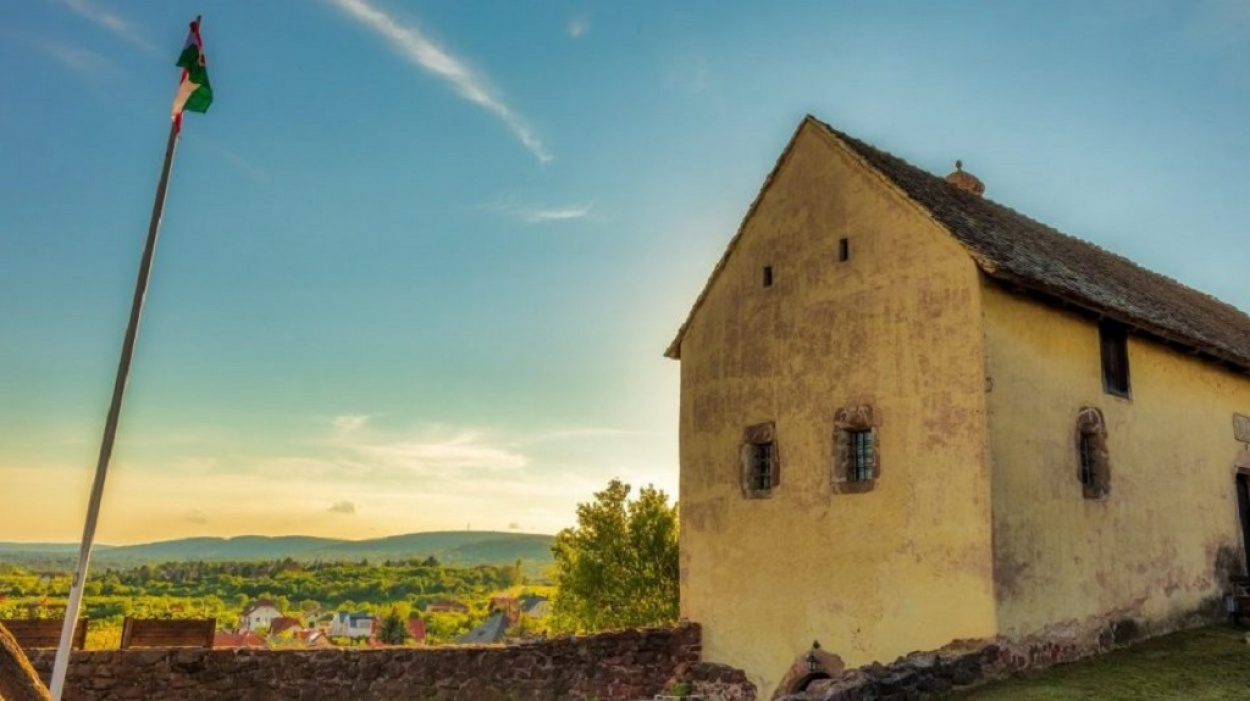 360°– Covid a kortárs művészek szemével