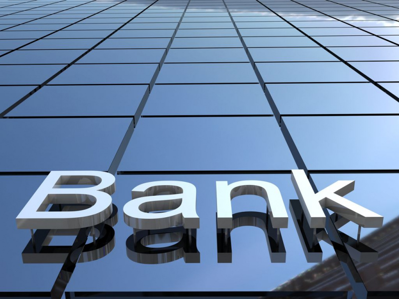 Tovább zuhanhat a bankfiókok száma, senkinek sem kellenek a lakáshitelek