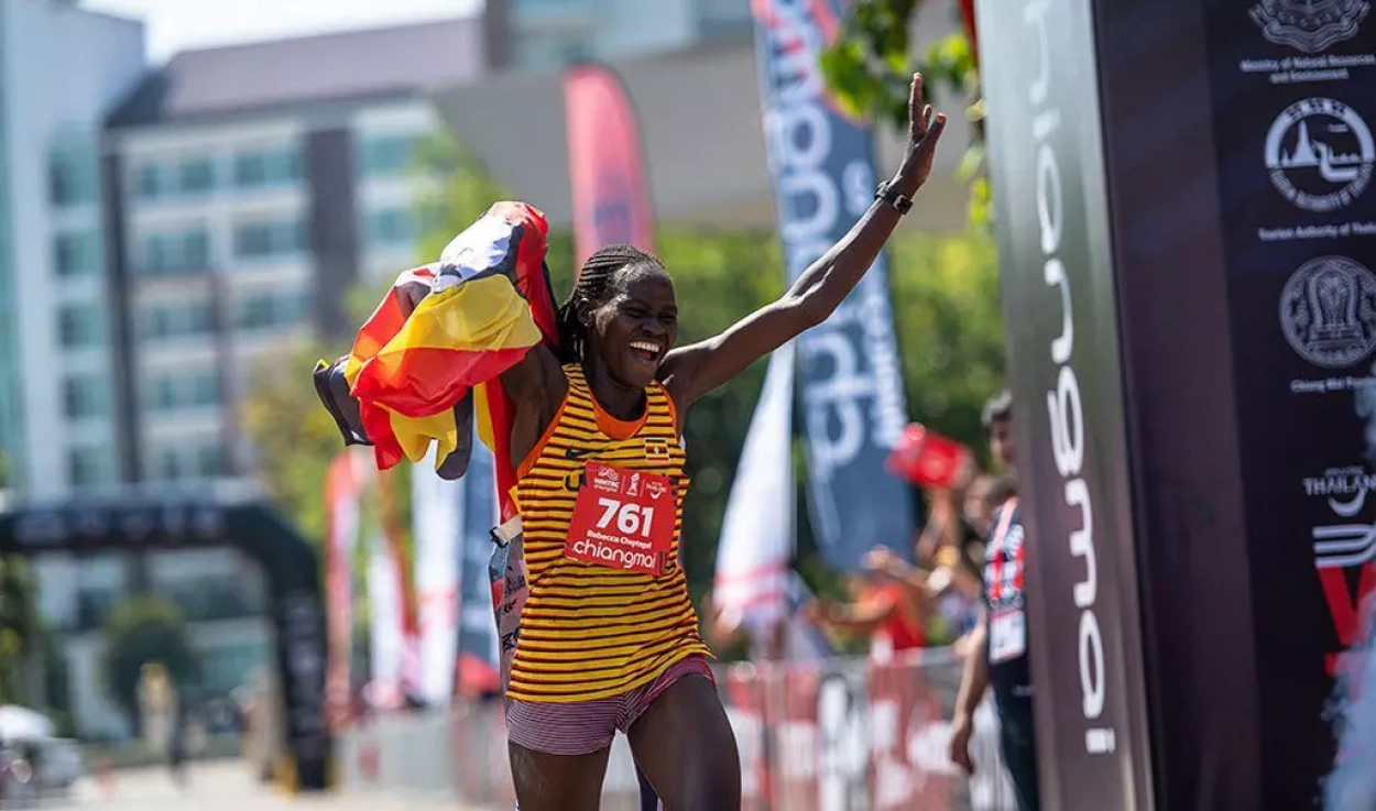 Benzinnel öntöttek le és meggyújtottak egy maratonfutót