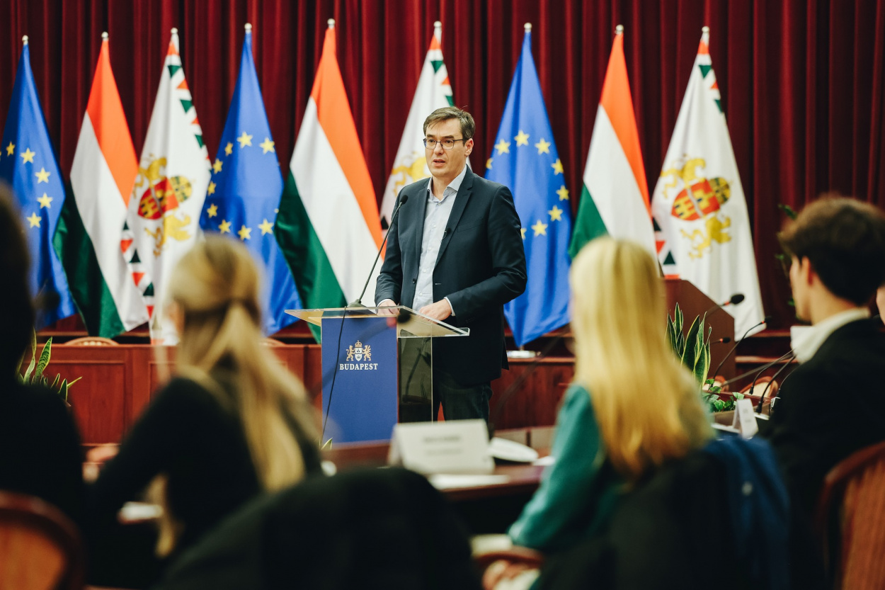 Gyülekezési törvény megsértésével vádolják a főpolgármestert