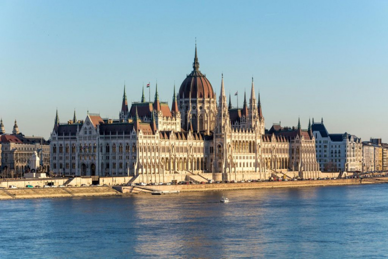 Újabb fél évvel hosszabbítaná meg a kormány a válsághelyzetet