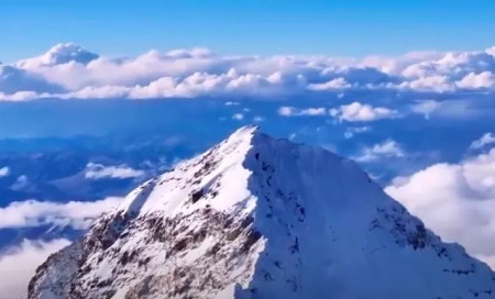  Így néz ki a világ legmagasabb csúcsa felülről - VIDEÓ