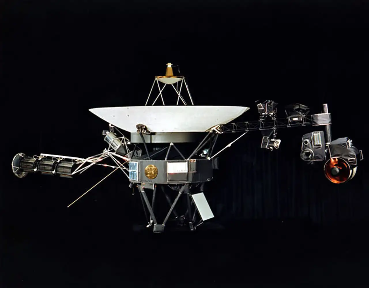 Újra küld adatokat a Földre öt hónap szünet után a Voyager 1