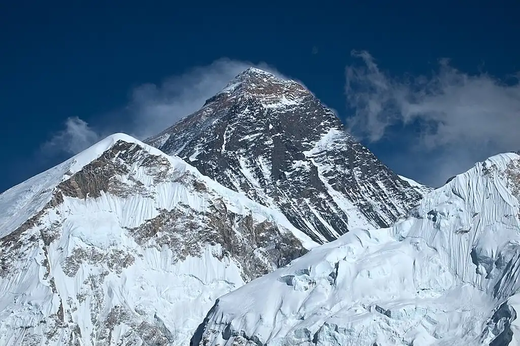 Lenyűgöző 360 fokos videó készült a Mount Everest csúcsán