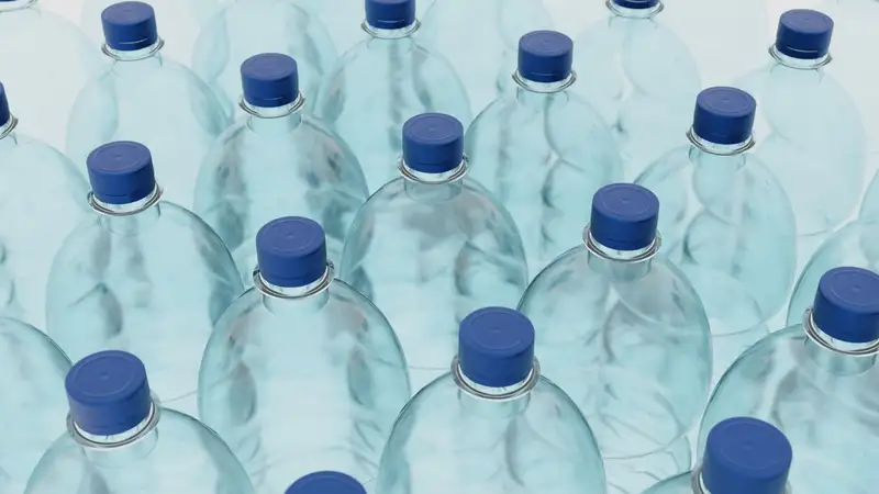 Újabb előírást fogadott el az EU a műanyag palackokat illetően