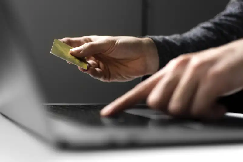 Drasztikusan nőtt az internetes csalások száma 2024-ben