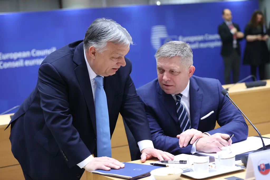 Ficóék nem csatlakoznak Orbánék új EP frakciójához